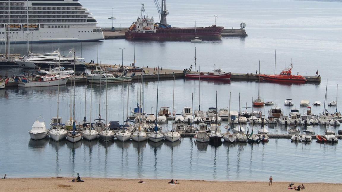 Seafront Apartment In Palamós Esterno foto